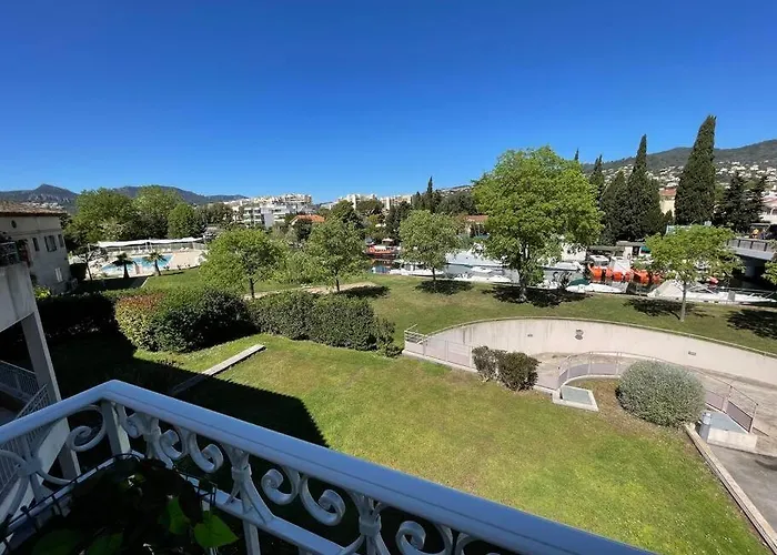 Cote D\'Azur- Appartement Les Suites De Robinson